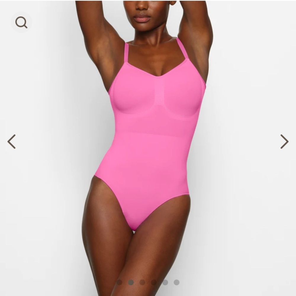 SKIMS SCULPTING BODYSUIT